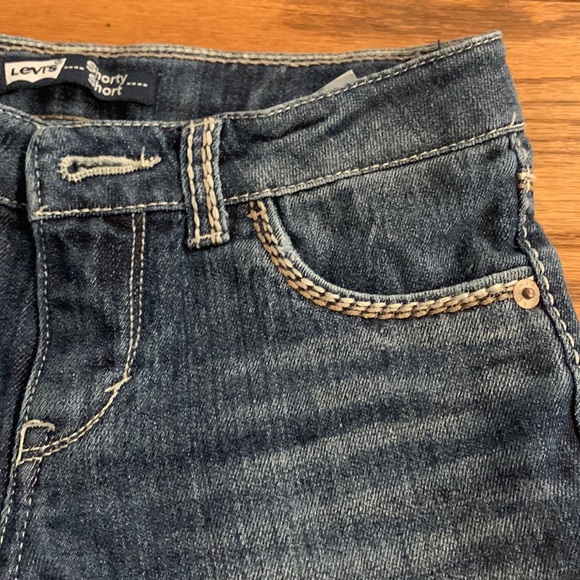 Levi’s girls jean shorts size 8 - Picture 6 of 8